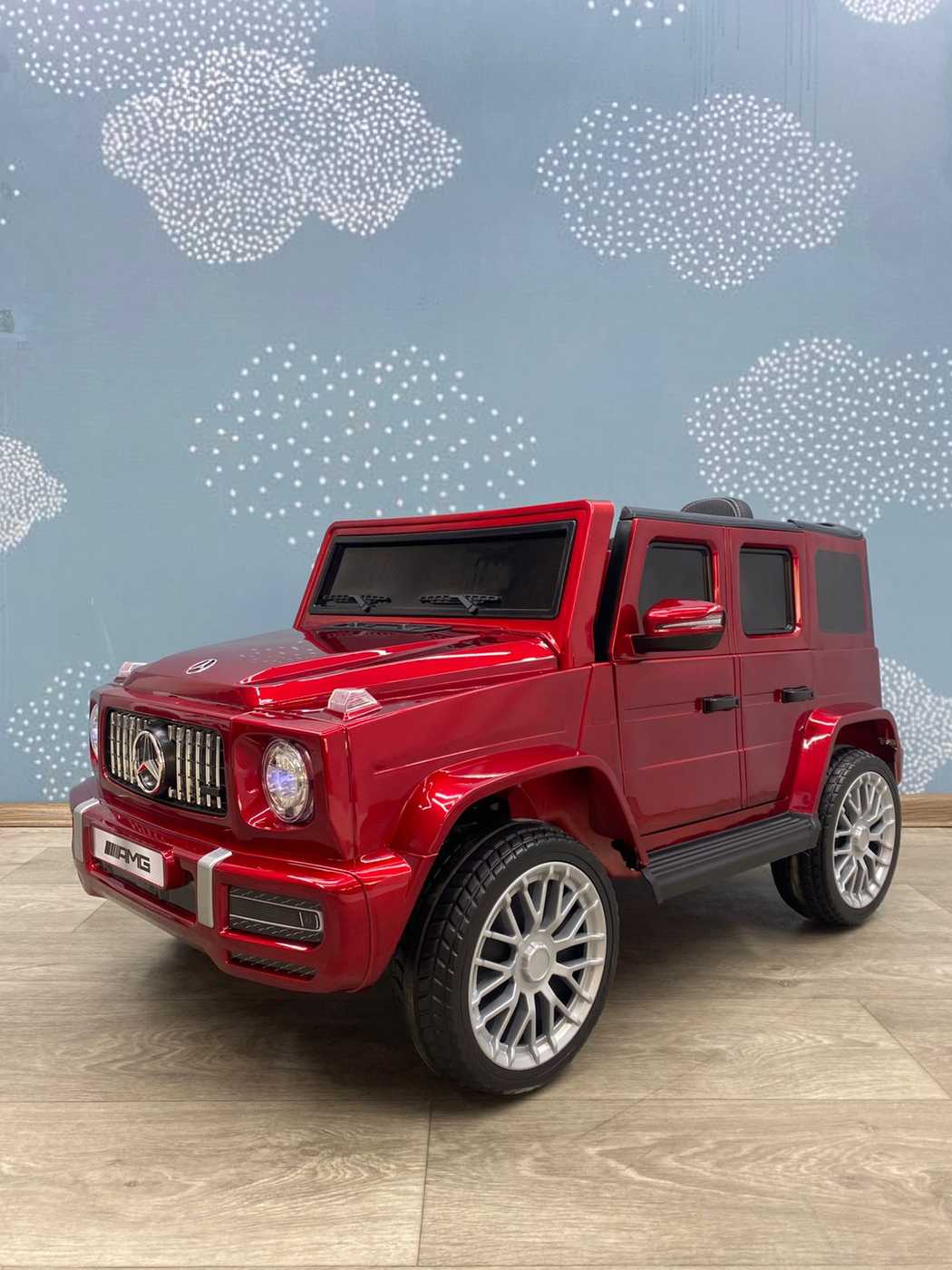 Elektrikli maşın V8 — Qırmızı